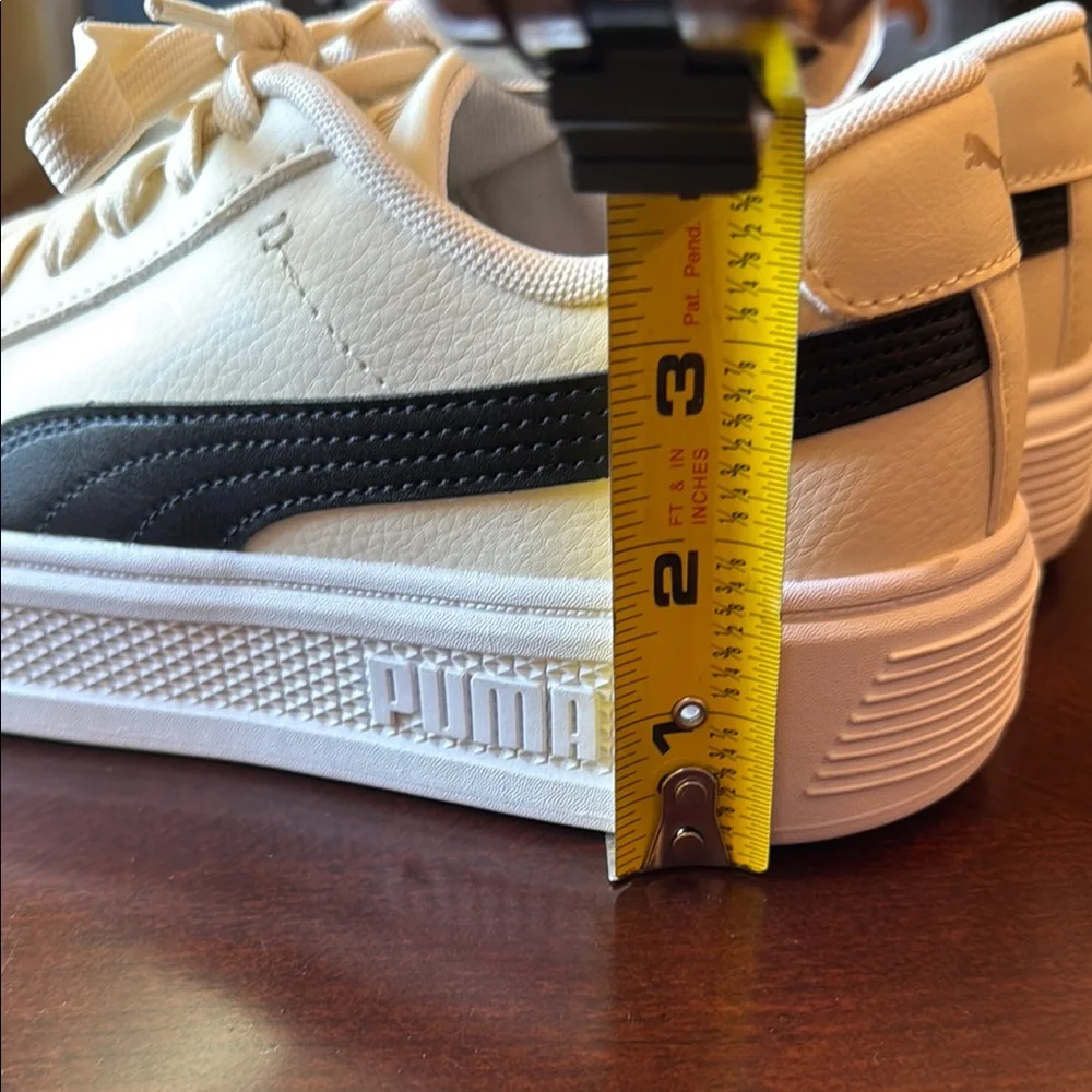 New No tag Puma Women’s Off-White Leather Platform sneakers size 8